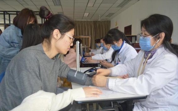 64岁阿姨坚持无碘盐炒菜，体检结果让她后悔不已