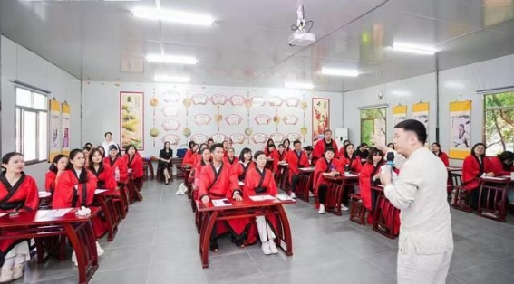 瑞众保险与大童保险联手举办中医养生研学活动，推动健康与专业双提升