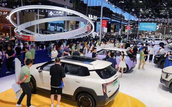 东风纳米06闪耀2025重庆车展，智趣出行引领未来