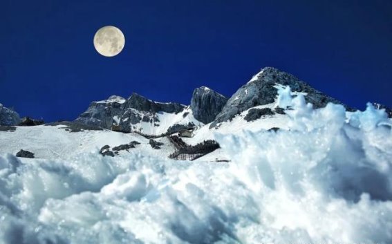 全球首列全景山地观光列车带你走进云南的梦幻之旅