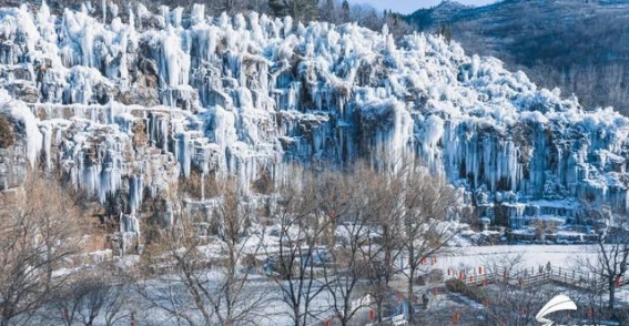 淄博潭溪山再现冰瀑奇观，冬日里的一抹冰雪风光