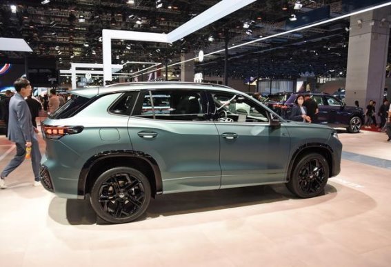 价格直降7万，大众探岳终于低头，配2.0T与智驾系统，这回真香了