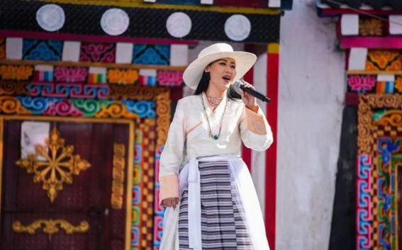 得荣县桃花季盛启：生态与文化交织的春日盛会