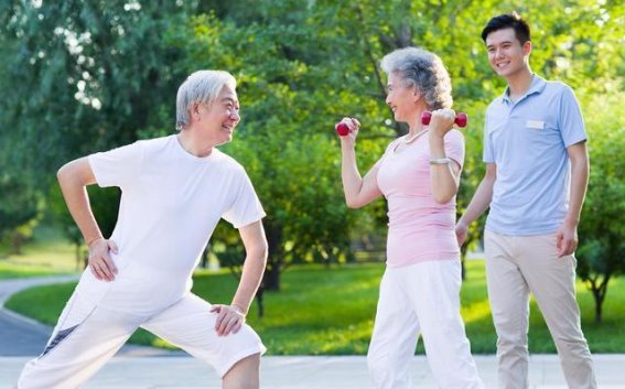 七十岁后依然年轻的秘诀：规律运动如何守护老年健康