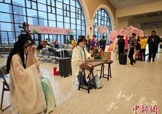 银发旅游专列：春风拂面，携手畅游岁月