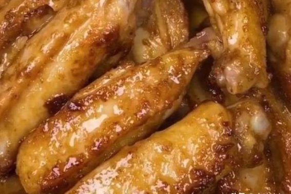 不能错过的蒜蓉鸡翅，香味浓郁，暖胃生津，被夸爆的肉食经典
