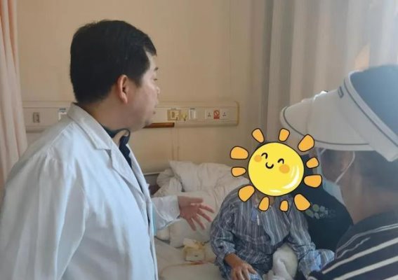 挽救生命的希望：华山医院胸外科成功摘除巨大肿瘤