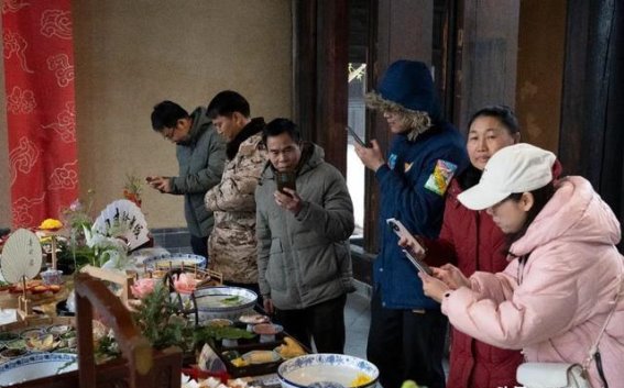 蒙自过桥米线：一碗承载文化与热情的年味