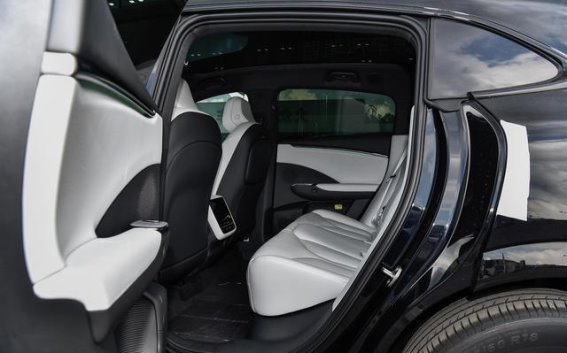 极氪7X与小鹏G7：谁更懂家庭需求的国产纯电SUV