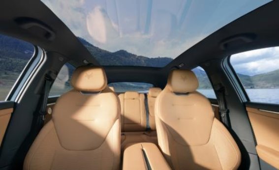 快充与灵活空间：极狐新阿尔法T5与银河E5的独特优势