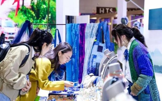 贵州文旅企业亮相2025上海旅博会，展现山水与文化交织的魅力