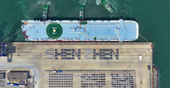 比亚迪“深圳号”滚装船启航欧洲，6817辆新能源汽车驶向全球市场