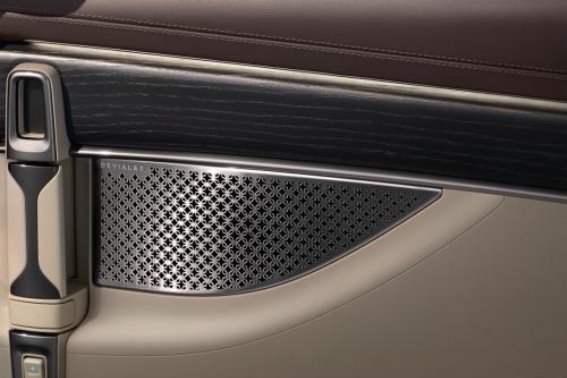 腾势D9至尊版与尊航版上市，开启豪华MPV新纪元