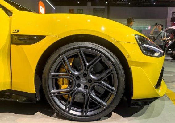 小米SU7 Ultra纽北限量版亮相成都车展：全能赛道王者的崛起