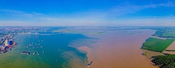 自驾湖北湖南自由行：3780元14天，感受自然与文化的双重魅力在一个寂静的夏日清晨，我独自驾车驶入湖北的大草原，这趟独自自由行的决定并非一时兴起，而是在疫情后的第一个假期里，我渴望重新与自然亲密接触的渴望。这趟旅程，不同于以往的团体旅游，不仅让我领略了湖北湖南的绝美风光，更深刻地感受到了自由行带来的独特魅力。