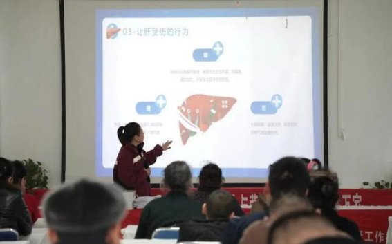 肝脏健康的隐秘信号：嘴唇状况如何揭示问题