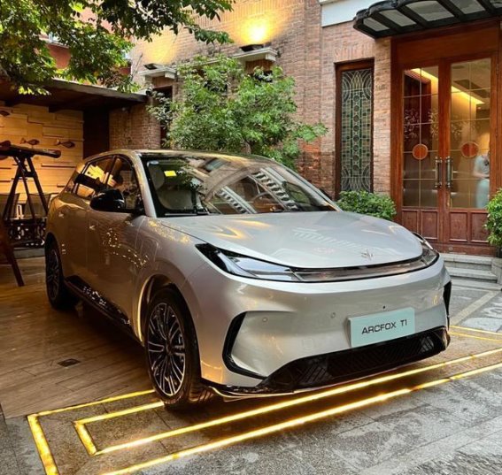 极狐T1：为家庭而生的全能纯电小车