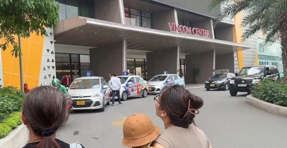 越南丈母娘初到中国，亲身体验高科技生活震撼，感慨中国的飞速发展