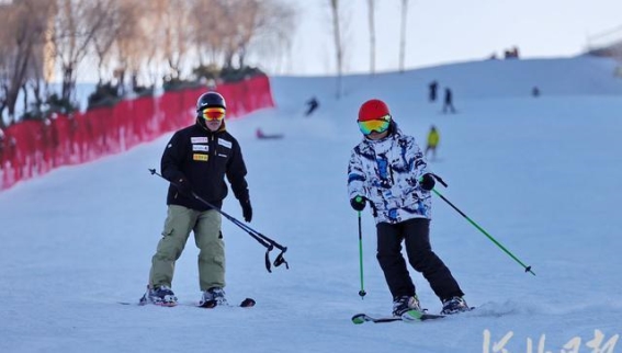 秦皇岛：冰雪经济崛起，冷资源带动冬季繁荣