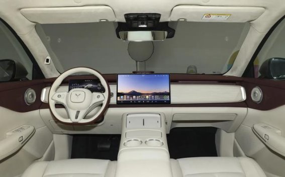 全新岚图知音上市评测：华为乾崑辅助驾驶加持，动力与科技的双重升级