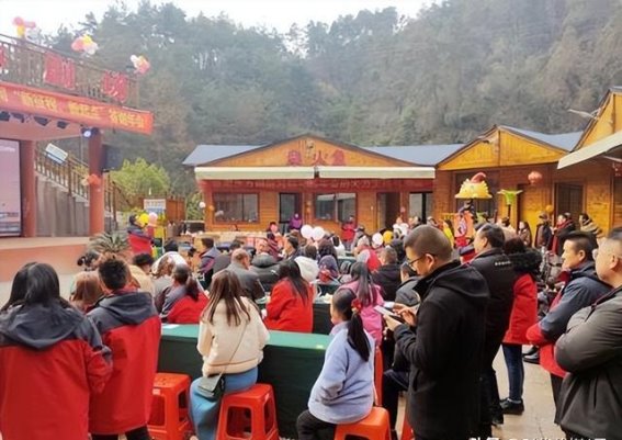 共绘未来蓝图 —— 湖北都可易公司十堰牛头山民宿酒店年会回顾