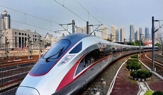 德国游客眼中的中国高铁：精准、高效、优质的现代奇迹