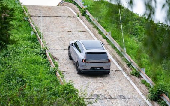 全新沃尔沃XC70换芯登场 国产超混能否重振北欧豪华