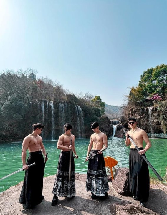 春日绿林山：盛大开园与浪漫的相遇