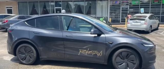 特斯拉Robotaxi：从低调起步到行业颠覆的突破