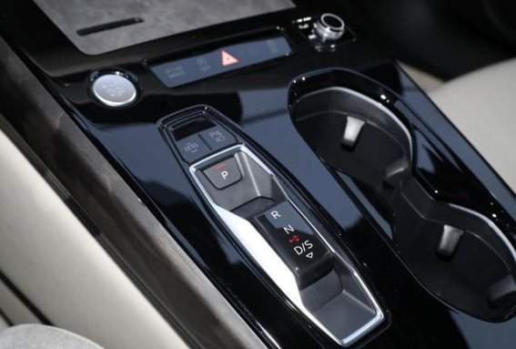 2025款一汽奥迪A5L预售开启：搭载华为乾崑系统，车长突破4米9