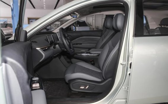 极狐T1：一款兼具空间、操控与安全的高性价比纯电小型车