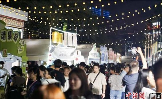 璀璨夜幕下的消费盛宴：2024年广西服务消费嘉年华启幕