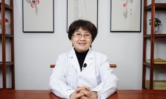 咳不出的痰要让它自己化！4个排痰技巧，白痰、黄痰、老痰都有用