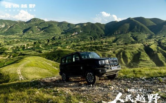 BJ40燃油版上市：12万元起售的越野利器