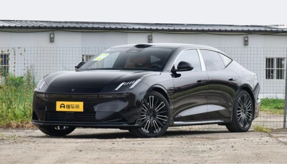 领克10 EM-P能否超越比亚迪汉L DM？首批实车到店，竞争力解读