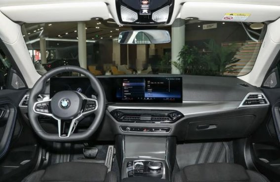 宝马2系进口版：16万元的豪华轿跑，性价比惊人