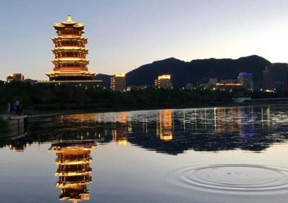 门头沟永定楼灯光秀：光影交织，科技与艺术的完美融合