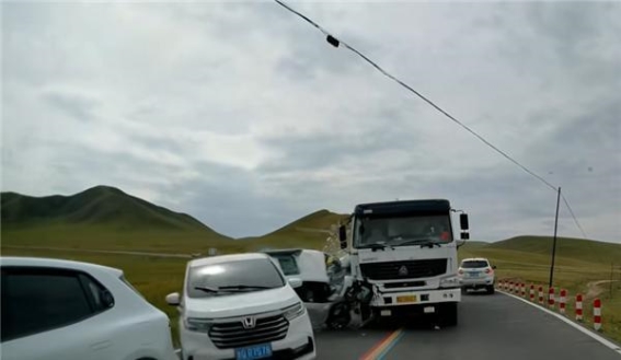 水泥罐车失控撞上新车 小米YU7行车记录仪记录惊险瞬间