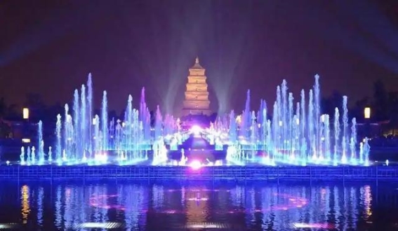 大唐芙蓉园与大唐不夜城：两种不同的盛唐体验