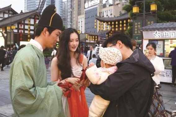 清明小长假常德河街：古街新颜，文化之旅与春光共舞