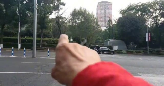 重庆四川广场的热闹景象与市井风情