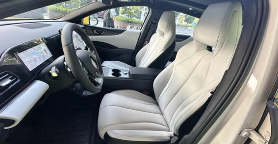 试驾比亚迪海豹06EV：云辇C加持下的10万级智能化新体验