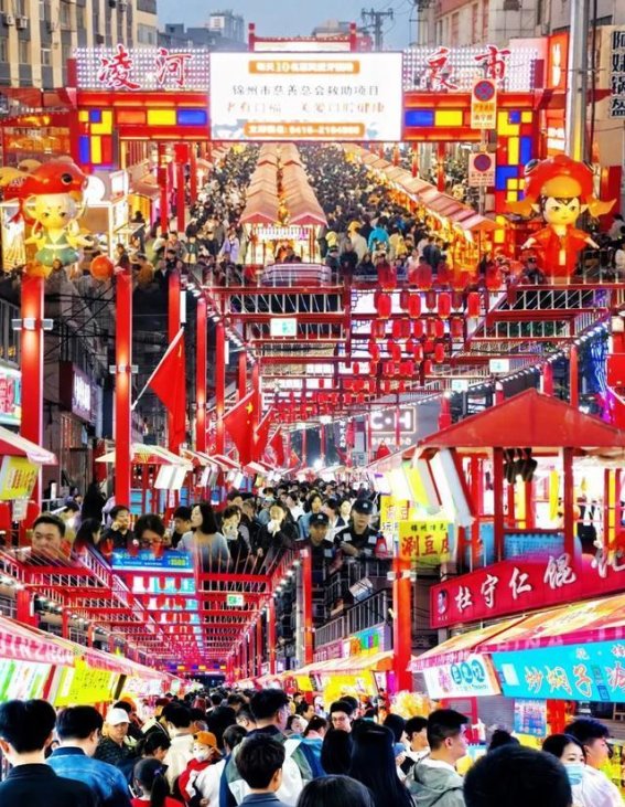 春风拂面，辽宁街区的烟火气与历史交响