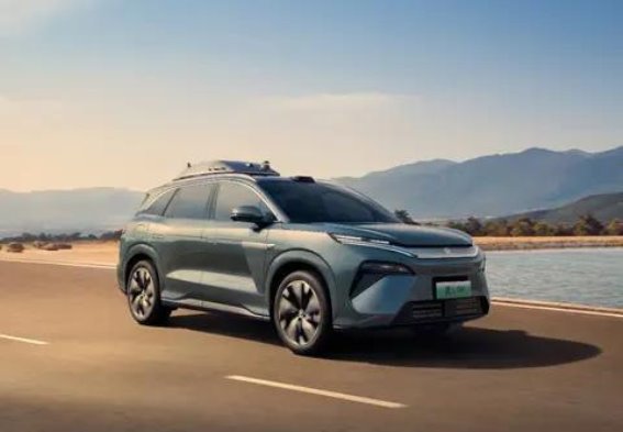 四擎四驱与终身质保：揽月C-DM与唐L DM的豪华混动对决