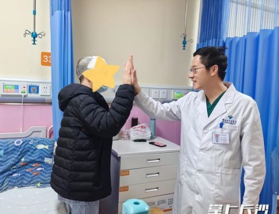 药物难治癫痫迎来新曙光：13岁男孩在神经外科手术后走出困境