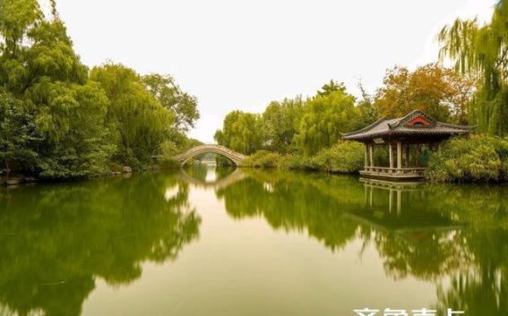 秋日的画卷：大明湖的无尽魅力