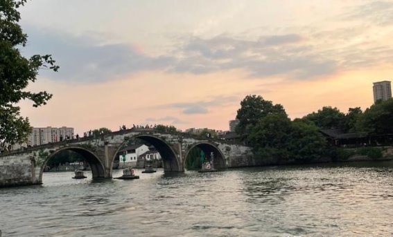 畅游杭州运河：国庆期间20元的浪漫之旅