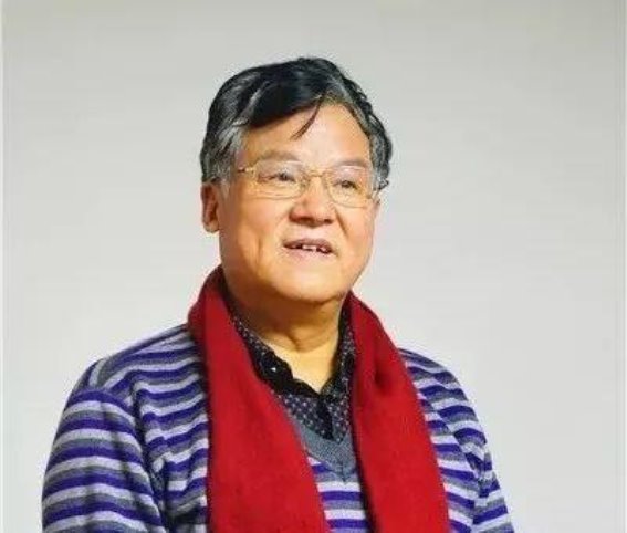 家在山中，心与山同