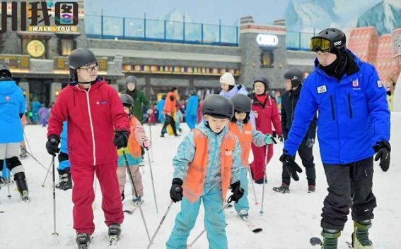 冰雪与科技的奇妙融合：亲子共游“智雪逐风”