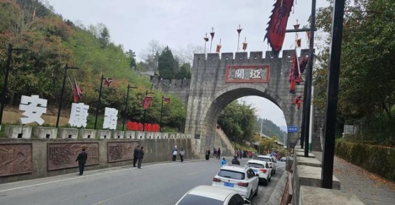 关哑古城的苍凉与思索：秦楚交界的历史印记